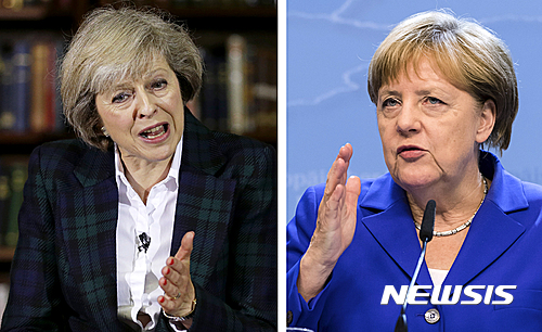 【AP/뉴시스】테레사 메이(왼쪽)가 13일(현지시간) 영국의 76대 총리로 취임한다. 메이는 앙겔라 메르켈 독일 총리와 함께 유럽을 이끄는 양대 여성지도자가 될 전망이다. 2016.07.13 