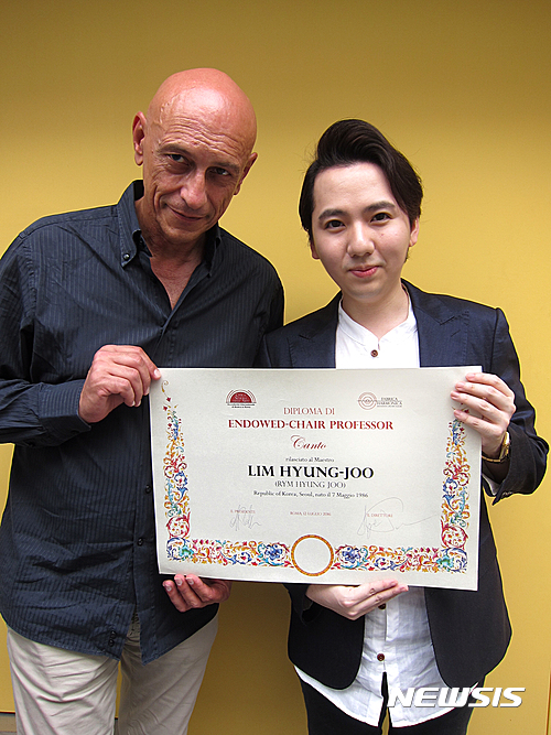 【서울=뉴시스】임형주, 팝페라테너(사진=디지엔콤)