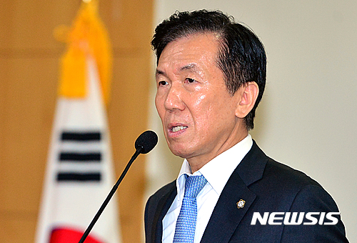 【서울=뉴시스】김동민 기자 = 하창우 전 대한변호사협회 회장이 지난 2016년 7월14일 오전 서울 여의도 국회의원회관 제2소회의실에서 열린 ‘전관비리 근절을 위한 토론회’에 참석해 인사말을 하고 있다. 2016.07.14. life@newsis.com