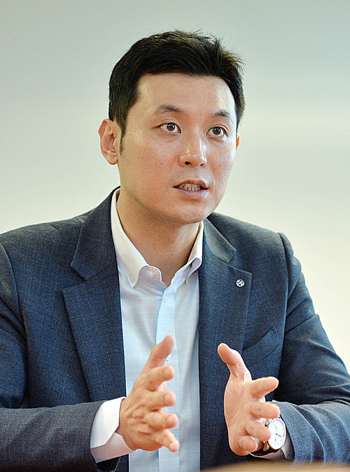 【서울=뉴시스】 박문호 기자 = 박석중 신한금융투자 차이나데스크 팀장이 15일 오전 서울 영등포구 여의도 신한금융투자 본사에서 뉴시스와 인터뷰하고 있다. 2016.07.18. go2@newsis.com 