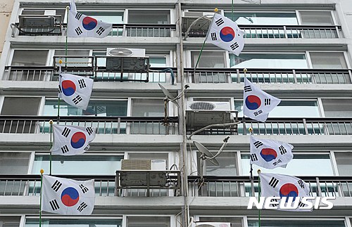 광복절 앞두고 서울 자치구 곳곳서 '태극기 게양' 바람