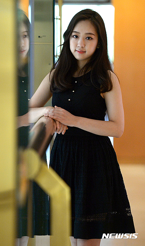 【서울=뉴시스】조수정 기자 = 하프계의 스타 하피스트 황세희가 19일 오후 서울 종로구 금호아트홀에서 뉴시스와 인터뷰 하고 있다. 2016.07.19. chocrystal@newsis.com