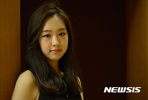 【서울=뉴시스】조수정 기자 = 하프계의 스타 하피스트 황세희가 19일 오후 서울 종로구 금호아트홀에서 뉴시스와 인터뷰 하고 있다. 2016.07.19. chocrystal@newsis.com