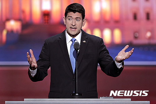 【클리블랜드=AP/뉴시스】미국 공화당 1인자인 폴 라이언 하원의장이 19일(현지시간) 오하이오주 클리블랜드에서 열린 전당대회에서 연설하고 있다. 2016.7.20.