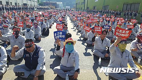【거제=뉴시스】최운용 기자 = 삼성중공업 노동자협의회(노협)가 20일 오후 4시간 동안 조선업종 노조연대(조선노연) 파업에 동참했다. 2016.07.20. (사진=삼성중공업 노동자협의회 제공) photo@newsis.com