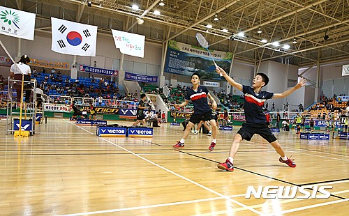 【화순=뉴시스】구길용 기자 = '2016 화순 전국 학교대항 배드민턴 선수권대회'가 24일 전남 화순군 하니움문화스프츠센터에서 개막했다. 2016.07.24. (사진=화순군 제공) kykoo1@newsis.com