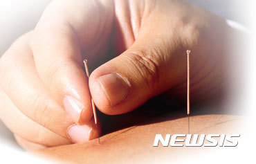 【서울=뉴시스】백영미 기자 = 가천대와 한국한의학교육평가원(한평원)이 한의대 교육과정 인증평가 기준 완화를 두고 갈등을 빚고 있다. 갈등이 제대로 봉합되지 못해 가천대가 한평원의 인증을 기간 내 받지 못하거나 한평원의 기준에 못 미쳐 한의대 교육과정 인증을 받지 못하면 한의대를 폐과해야 한다.&nbsp;&nbsp;&nbsp; photo@newsis.com 