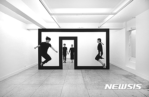 진달래&박우혁 '구체적인 예'(퍼포먼스, 2016)