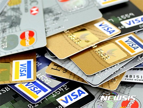 카드사, '더치페이 카드결제' 속속 도입하지만…실효성 '논란'