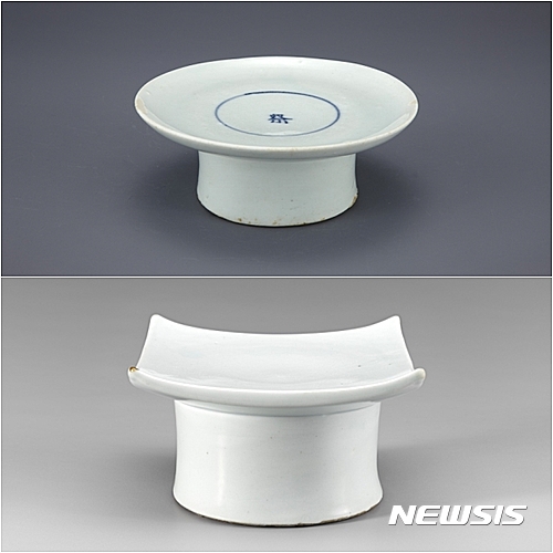 【서울=뉴시스】‘제’가 쓰여진 접시(白磁靑畫祭銘楪匙·위), 조선 18~19세기, 높이 6.9㎝, 신수 6180. 사각형 접시(白磁祭器炙器), 조선 19세기, 높이 10.2㎝