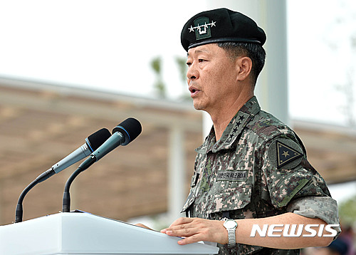 【이천=뉴시스】이정선 기자 = 장준규 육군참모총장이 2일 오전 경기 이천시 특수전사령부 신주둔지 대연병장에서 열린 특수전사령부 신주둔지 이전기념행사에서 축사를 하고 있다. 2016.08.02.   ppljs@newsis.com