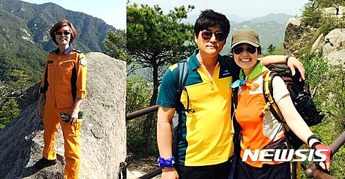 【청주=뉴시스】이성기 기자= 2일 오전 강원도 양구계곡에서 물놀이 사고를 당한 백모씨를 구한 변금례(왼쪽) 소방경과 그의 여동생 부부. 이들의 신속한 구조와 심폐소생술로 호흡이 멎고 의식이 없던 환자가 소중한 목숨을 구했다.2016.08.02(사진=충북소방본부 제공)&nbsp;&nbsp; sklee@newsis.com 