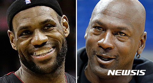 【서울=AP/뉴시스】 르브론 제임스(왼쪽)와 마이클 조던