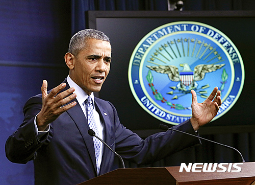 【워싱턴=AP/뉴시스】버락 오바마 미국 대통령이 4일(현지시간) 워싱턴D.C의 국방부 청사에서 국가안보회의(NSC)를 주재한 뒤 기자회견을 진행하고 있다. 2016.8.5.