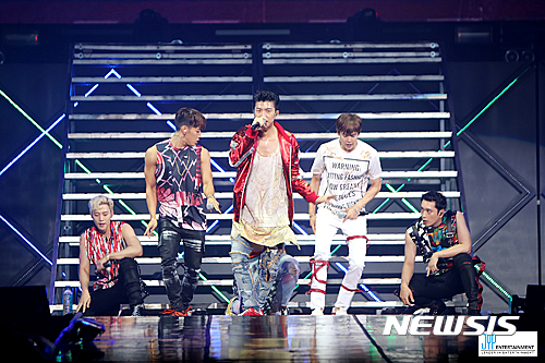 [리뷰] "저 계속 껴서 해도 괜찮죠?"…박진영 자아실현의 현장, '2016 JYP NATION'