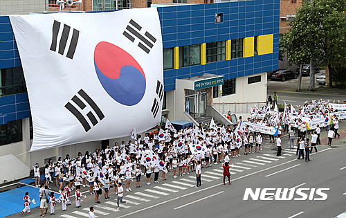 김구 선생 서명·광복군 결의문…의미가 남다른 태극기 4종