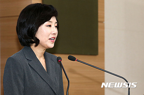 【서울=뉴시스】조윤선 문화체육관광부 장관 내정자가 16일 서울 종로구 정부서울청사 별관에서 기자들을 만나 장관 내정 소감을 말하고 있다. 2016.08.16. (사진=문화체육관광부 제공) photo@newsis.com