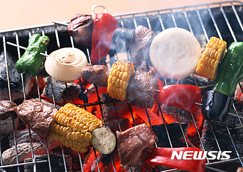 【서울=뉴시스】리츠칼튼 서울 '더 가든'의 '언리미티드 브라질리안 BBQ'. 