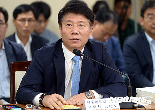 【서울=뉴시스】이영환 기자 = 김태호 서울메트로 사장 내정자가 23일 오전 서울 중구 서울시의회 서소문별관 교통위원회 회의실에서 열린 인사청문회에서 위원들의 질문에 답하고 있다. 2016.08.23.&nbsp; 20hwan@newsis.com