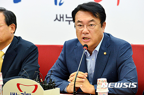 【서울=뉴시스】배훈식 기자 = 새누리당 정진석 원내대표가 24일 오전 서울 여의도 당사에서 열린 당 대표, 최고위원, 중진의원 연석간담회에 참석해 모두발언을 하고 있다. 2016.08.24.&nbsp; dahora83@newsis.com