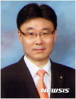【부산=뉴시스】하경민 기자 = 한국해양대는 해양생명과학부 최철영 교수연구팀이 특정 발광다이오드(LED) 빛을 이용해 넙치의 스트레스를 최대 40% 정도 감소시키는 방법을 세계 최초로 개발했다고 25일 밝혔다. 2016.08.25. (사진=한국해양대 제공) yulnetphoto@newsis.com
