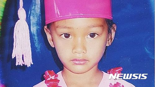  【서울=뉴시스】호주 시드니모닝헤럴드의 26일 보도에 따르면 다섯 살짜리 어린 소녀인 다니카 메이(Danica May)가 지난 23일 마닐라 북부 다구판 시에 있는 자신의 집에서 갑자기 들이닥친 정체불명의 괴한들이 난사한 총에 맞아 숨졌다. 로드리고 두테르테 대통령이 지난 6월 30일 취임과 함께 시작한 ‘마약과의 전쟁’에서 살해된 1900여 명 중 최연소 희생자다. <출처: 시드니모닝헤럴드> 2016.08.26.