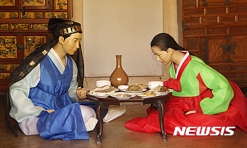 광한루 '월매의집'에 꾸며져 있는 이몽룡과 성춘향