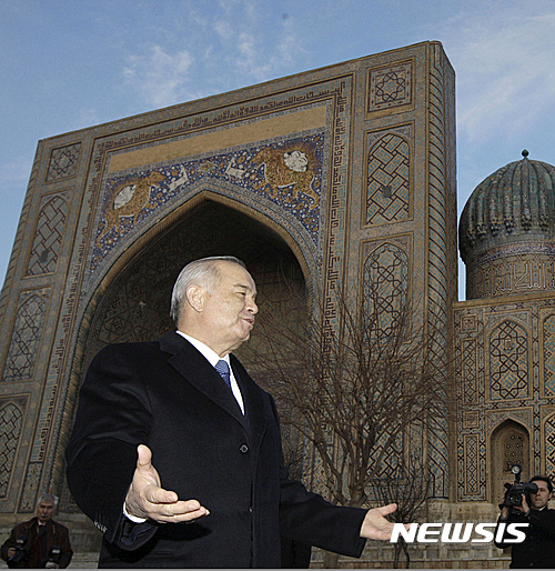 【 =AP/뉴시스】지난 8월 24일 뇌출혈로 쓰러져 치료를 받아온 이슬람 카리모프(77) 우즈베키스탄 대통령이 