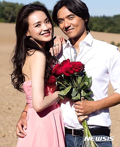 【서울=뉴시스】서기·펑더륜(사진=홍콩 엘르 인스타그램)