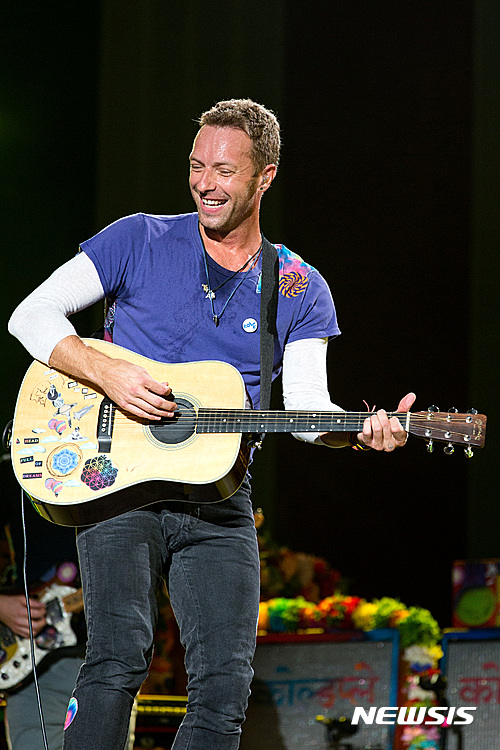 【서울=뉴시스】콜드플레이의 보컬 크리스 마틴.