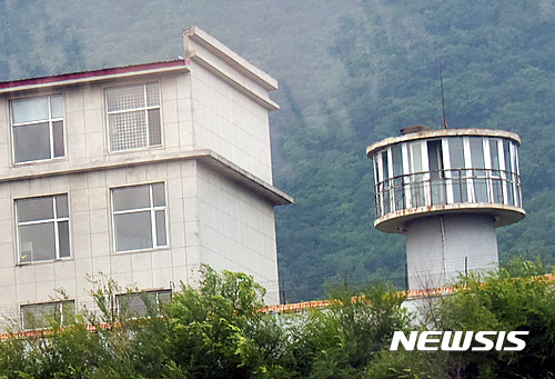【지린성(중국)=뉴시스】박진희 기자 = 중국 내 탈북자들이 여전히 강제송환 위기를 겪고 있다고 미국 국무부가 22일(현지시각) 국가별 인권 보고서를 통해 지적했다. 사진은 2016년 9월2일 뉴시스가 촬영한 중국 지린성 북·중 접경 지역의 탈북자 수용소(가출소) 모습 2024.04.23. pak7130@newsis.com
