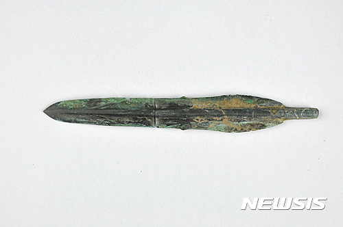 【평창=뉴시스】비파형 동검
