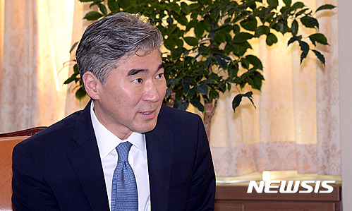 【서울=뉴시스】 성김 주필리핀 미국대사. 2016년 9월13일 미 국무부 대북정책특별대표로서 한국을 방문한 모습. 서울 세종로 외교부 청사에서 당시 6자회담 한국 측 수석대표인 김홍균 외교부 한반도평화교섭본부장과 북핵과 대북제재 관련 논의를 했다. 2016.09.13. photo@newsis.com