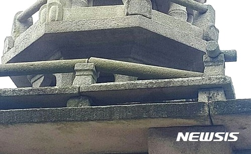 【경주=뉴시스】불국사 다보탑 난간석 탈락