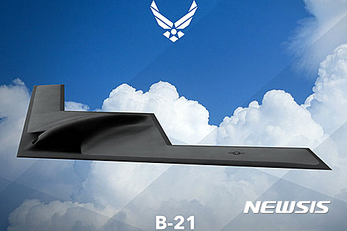 【서울=뉴시스】미국의 차기 전략폭격기 B-21이 도쿄대공습에 참여한 공습부대인 '두리틀 도쿄 특공대'(Doolittle Tokyo Raider)를 기념해 '레이더'(Raider)로 명명됐다. 19일(현지시간) 밀리터리 닷컴 등 미국 군사매체는 미 공군을 인용, 이 같은 선정 결과와 배경을 전했다. 미 공군이 공개한 B-21 구상도. (사진출처: 미 공군) 2016.09.20