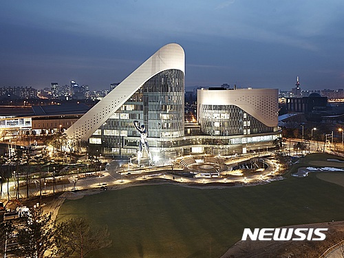 【대전=뉴시스】조명휘 기자 = 대전시는 올해의 건축상 금상에 유성구 도룡동에 있는 '골프존 조이마루'를 선정했다고 23일 밝혔다. 2016.09.23. (사진= 대전시 제공) photo@newsis.com