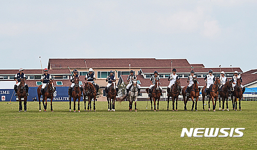 [안동=뉴시스] 2016년 9월 제주 한국 폴로 컨트리 클럽(KPCC)에서 개최된 '로얄 살루트 폴로 컵' 대회 모습. (사진=뉴시스 DB). photo@newsis.com 