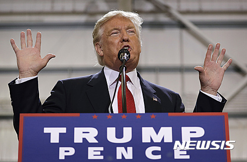 【멜번=AP/뉴시스】미국 공화당 대선 후보 도널드 트럼프가 27일(현지시간) 플로리다주 멜번에서 연설하고 있다. 2016.9.28. 