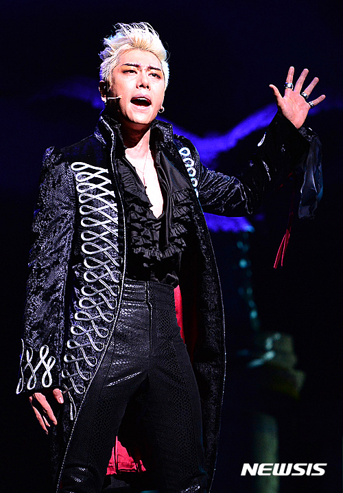 【서울=뉴시스】박효신, 뮤지컬 '엘리자벳'(사진=뉴시스 DB)