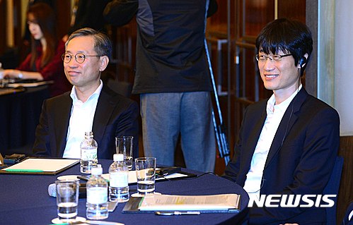 【서울=뉴시스】전신 기자 = 이해진(오른쪽) 네이버 이사회 의장과 김상헌 대표이사가 30일 서울 소공동 웨스틴조선호텔에서 열린 코렐리아 캐피탈 펠르랭 대표 기자간담회에 참석해 있다. 2016.09.30 photo1006@newsis.com