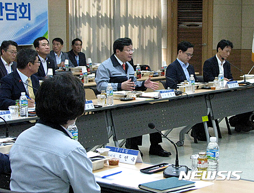 【영암=뉴시스】 한국산업단지공단 대불지사에서 '조선·기자재 업계 대표자'와 간담회 자료사진. 