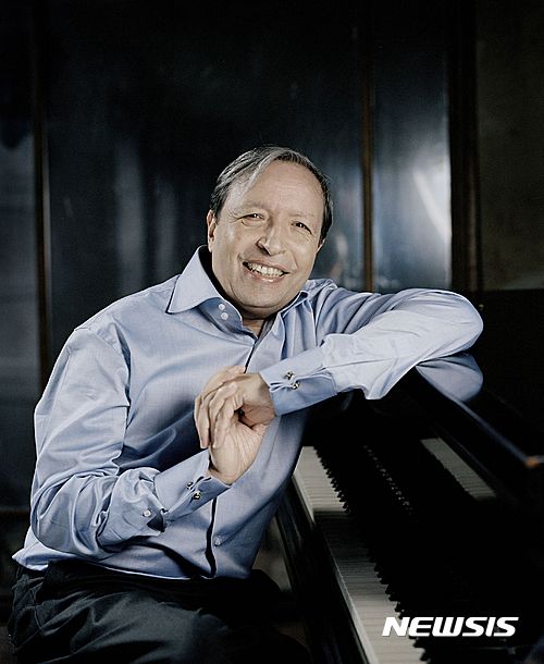 【서울=뉴시스】머레이 페라이어, 미국 피아니스트(사진=Felix_Broed)