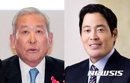 정재은(왼쪽) 신세계 명예회장과 정용진 부회장.