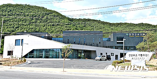  【단양=뉴시스】강신욱 기자 = 충북 단양군보건소가 13일 단양읍 상진리에 청사를 신축 이전하고 개소식을 했다. 2016.10.13.&nbsp;&nbsp; ksw64@newsis.com