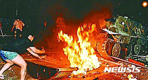 중국, '택시운전사' 관련 뉴스·평론 인터넷서 삭제···"톈안먼 사건 연상 우려"