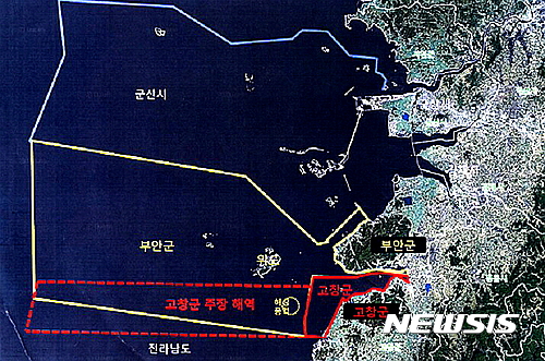 붉은색으로 표기된 부분이 고창군에서 주장하는 해상경계선.