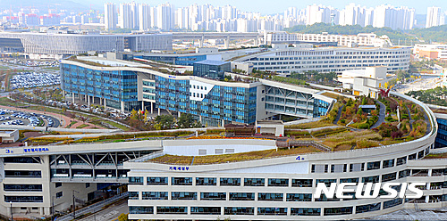 前차관 구속영장 청구된 날, 고용부 공무원들 왜 '텔레그램'으로 갈아탔나