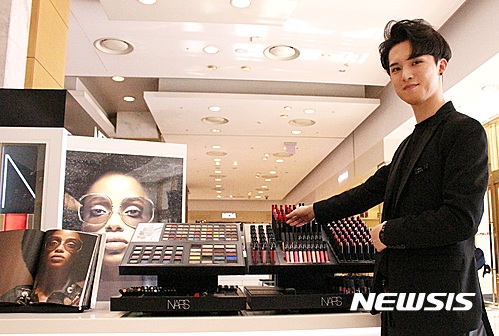 【전주=뉴시스】윤난슬 기자 = 메이크업 뷰티브랜드인 '나스(NARS)'가 18일 전북 전주시 서신동에 위치한 롯데백화점 전주점 1층 매장에 신규 입점했다. 2016.10.18.(사진=롯데백화점 전주점 제공)&nbsp; photo@newsis.com 