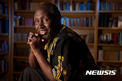 【서울=뉴시스】올해 박경리문학상 수상자로 선정된 케냐 작가 응구기 와 티옹오. 2016.10.20(사진=토지문화재단 제공) photo@newsis.com