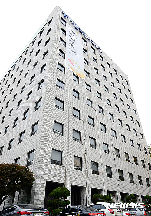 【서울=뉴시스】임태훈 기자 = 서울시교육청은 교육청 주도 감사에서 벗어나 학교자율 종합감사 시스템 도입을 추진하겠다고 19일 밝혔다. 사진은 서울특별시 교육청의 모습. 2016.10.31. taehoonlim@newsis.com